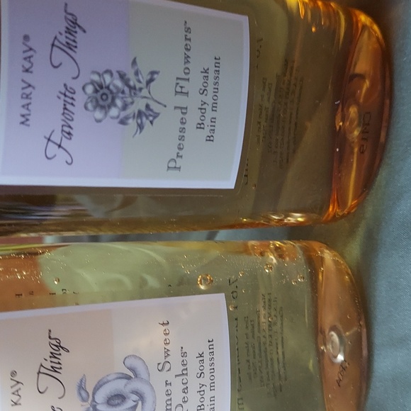 Mary Kay Bundle - Picture 2 of 2